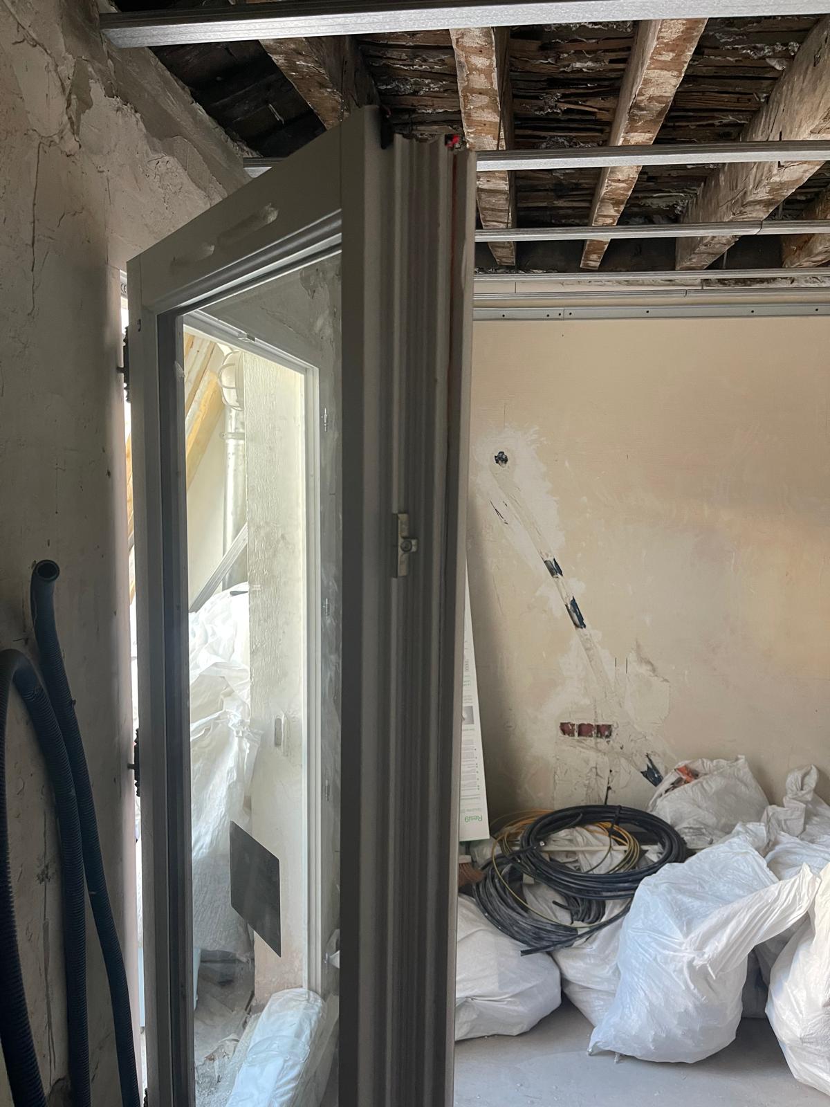 Structure et réseaux en cours de pose