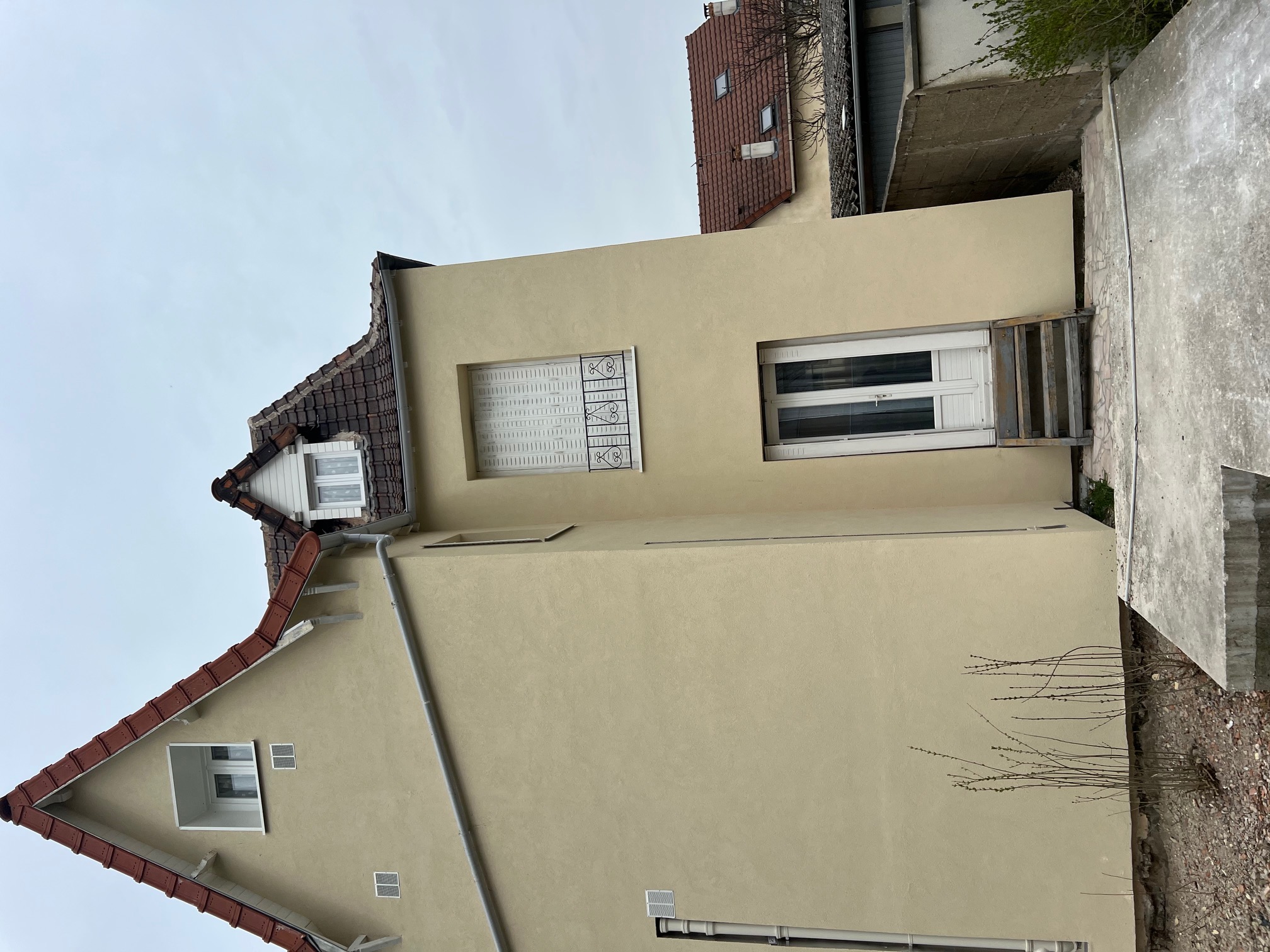 Façade terminée, autre angle