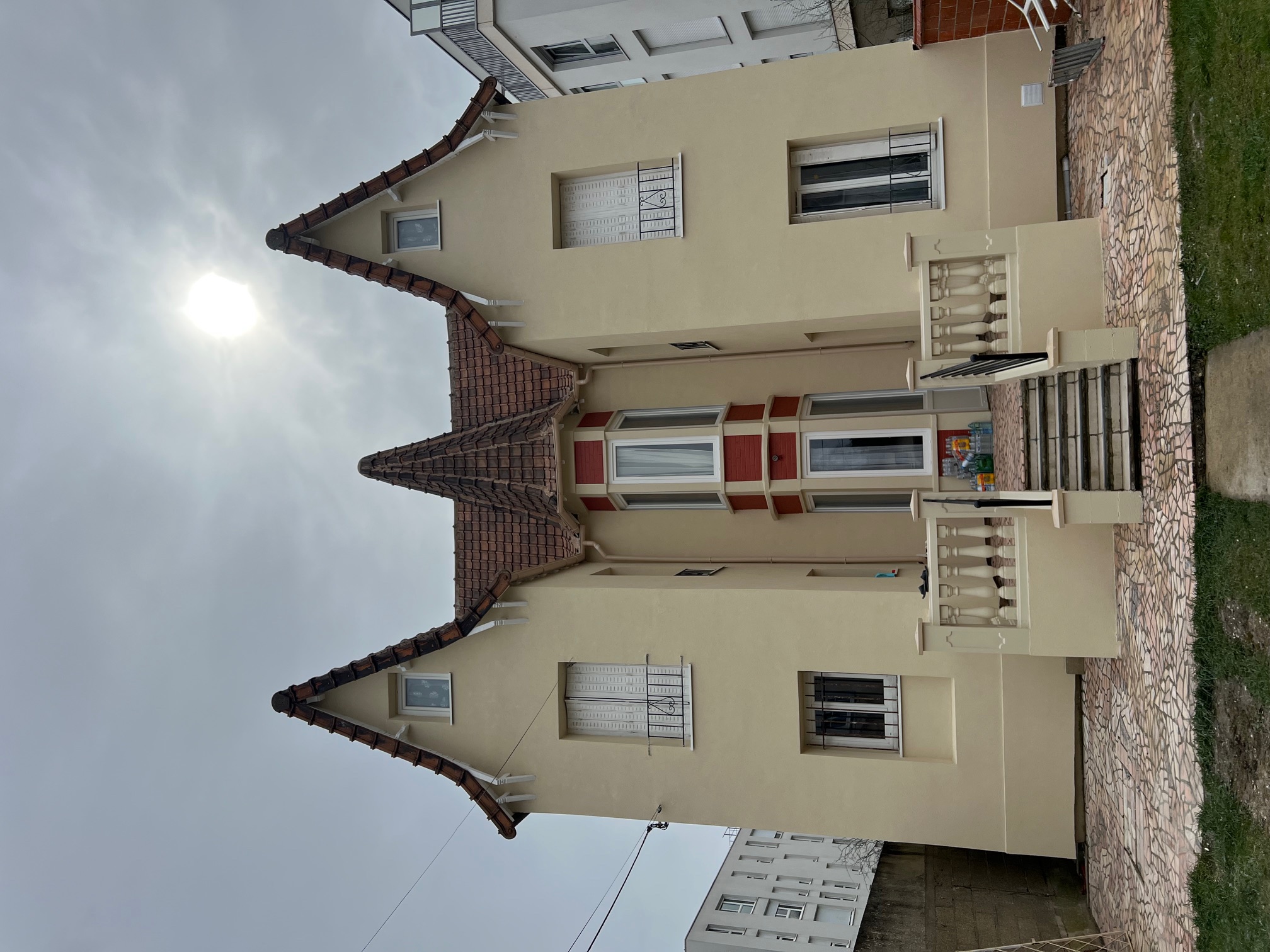 Façade terminée, vue de face